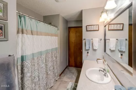 Bath - 1407 1st St NW, Mandan, ND 58554 photo 1 of 4