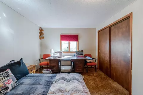 Bedroom - 1407 1st St NW, Mandan, ND 58554 photo 6 of 10