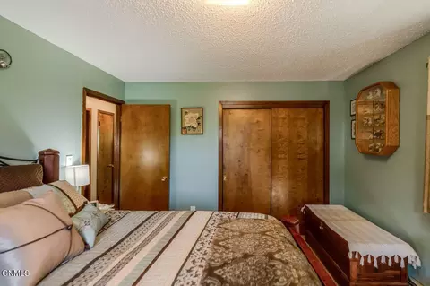Bedroom - 1407 1st St NW, Mandan, ND 58554 photo 4 of 10