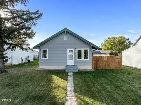 Exterior - 15 Winther St, Ray, ND 58849 photo 2 of 5