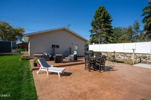 Exterior - 413 3rd Ave NW, Beulah, ND 58523 photo 5 of 6
