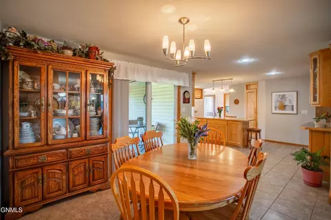 Dining - 413 3rd Ave NW, Beulah, ND 58523 photo 3 of 3