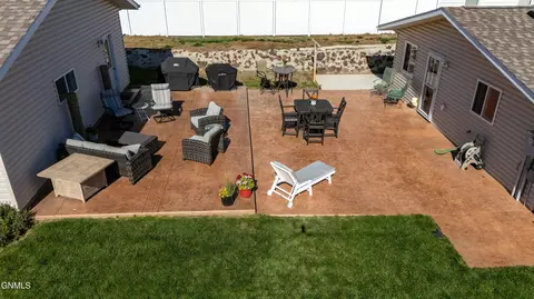 Exterior - 413 3rd Ave NW, Beulah, ND 58523 photo 2 of 6