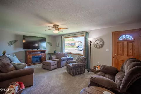 Living - 413 3rd Ave NW, Beulah, ND 58523 photo 1 of 3