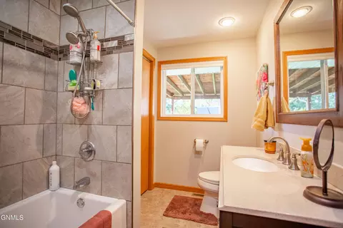 Bath - 413 3rd Ave NW, Beulah, ND 58523 photo 1 of 5