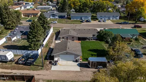 View/Area - 413 3rd Ave NW, Beulah, ND 58523 photo 5 of 9