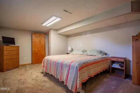 Bedroom - 413 3rd Ave NW, Beulah, ND 58523 photo 4 of 5