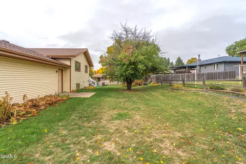 Exterior - 618 Interstate Ave W, Bismarck, ND 58503 photo 8 of 13
