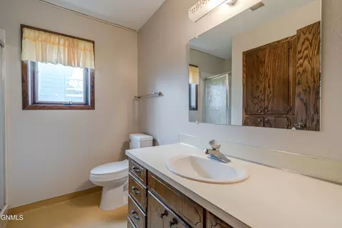 Bath - 618 Interstate Ave W, Bismarck, ND 58503 photo 7 of 10