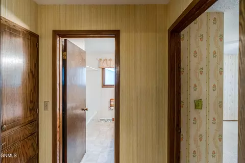 Entry Way - 618 Interstate Ave W, Bismarck, ND 58503 photo 7 of 10