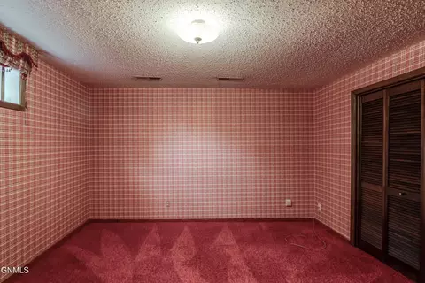 Bedroom - 618 Interstate Ave W, Bismarck, ND 58503 photo 6 of 9