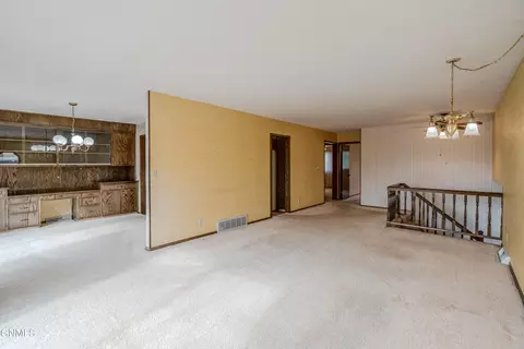 Living - 618 Interstate Ave W, Bismarck, ND 58503 photo 3 of 5