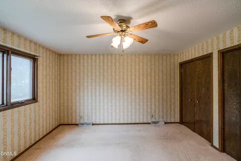 Bedroom - 618 Interstate Ave W, Bismarck, ND 58503 photo 2 of 9