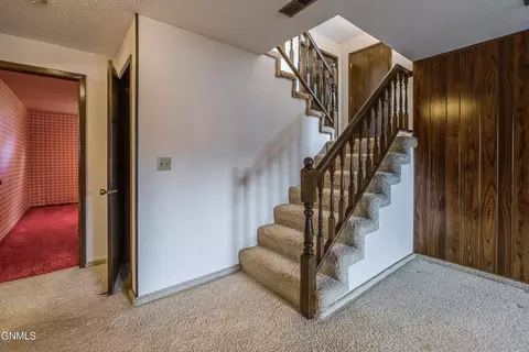 Entry Way - 618 Interstate Ave W, Bismarck, ND 58503 photo 8 of 10
