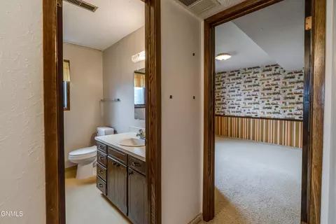 Bath - 618 Interstate Ave W, Bismarck, ND 58503 photo 6 of 10