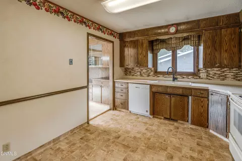 Kitchen - 618 Interstate Ave W, Bismarck, ND 58503 photo 1 of 5