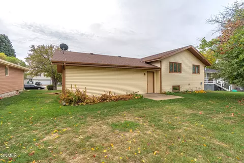 Exterior - 618 Interstate Ave W, Bismarck, ND 58503 photo 9 of 13