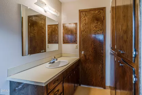 Bath - 618 Interstate Ave W, Bismarck, ND 58503 photo 9 of 10