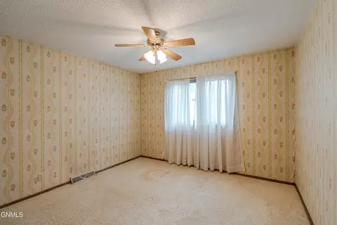Bedroom - 618 Interstate Ave W, Bismarck, ND 58503 photo 3 of 9