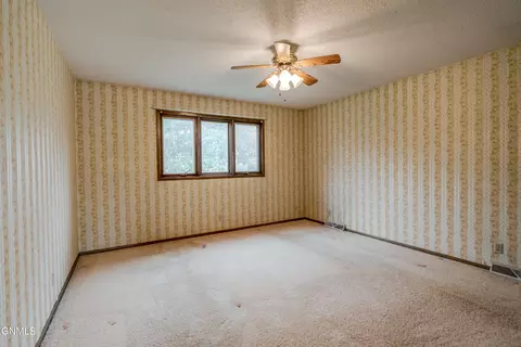 Bedroom - 618 Interstate Ave W, Bismarck, ND 58503 photo 1 of 9