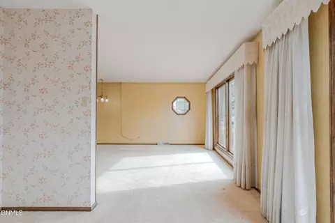 Living - 618 Interstate Ave W, Bismarck, ND 58503 photo 5 of 5