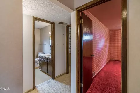 Entry Way - 618 Interstate Ave W, Bismarck, ND 58503 photo 9 of 10