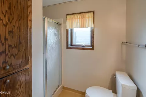 Bath - 618 Interstate Ave W, Bismarck, ND 58503 photo 8 of 10