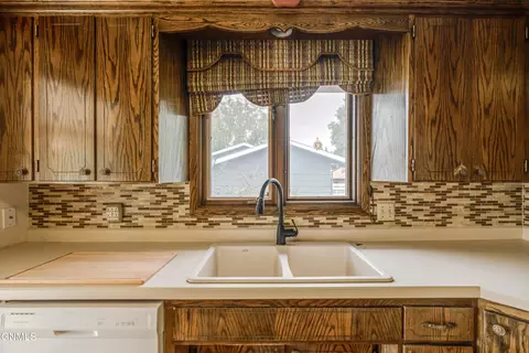 Kitchen - 618 Interstate Ave W, Bismarck, ND 58503 photo 3 of 5
