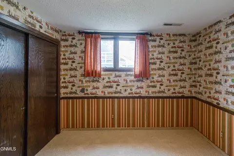 Bedroom - 618 Interstate Ave W, Bismarck, ND 58503 photo 8 of 9