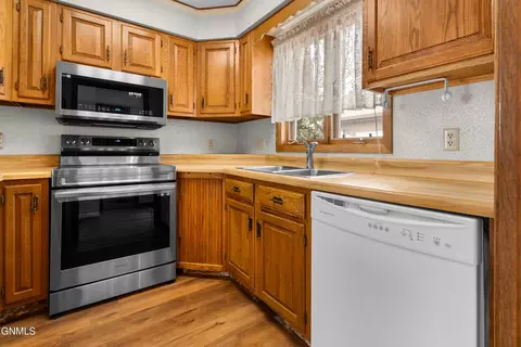 Kitchen - 2116 E Dakota Pkwy, Williston, ND 58801 photo 1 of 2