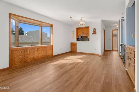 Living - 2116 E Dakota Pkwy, Williston, ND 58801 photo 3 of 4