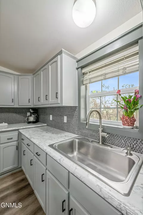 Kitchen - 5451 138th Ave NW, Williston, ND 58801 photo 3 of 4