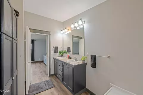 Bath - 5451 138th Ave NW, Williston, ND 58801 photo 2 of 6