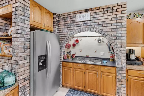 Kitchen - 420 E Brandon Dr, Bismarck, ND 58503 photo 5 of 13