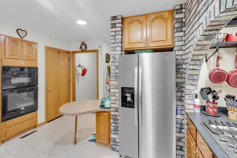 Kitchen - 420 E Brandon Dr, Bismarck, ND 58503 photo 13 of 13
