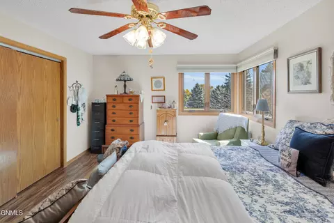 Bedroom - 420 E Brandon Dr, Bismarck, ND 58503 photo 6 of 9