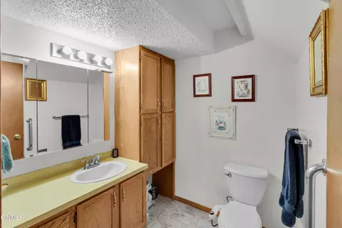 Bath - 420 E Brandon Dr, Bismarck, ND 58503 photo 3 of 4