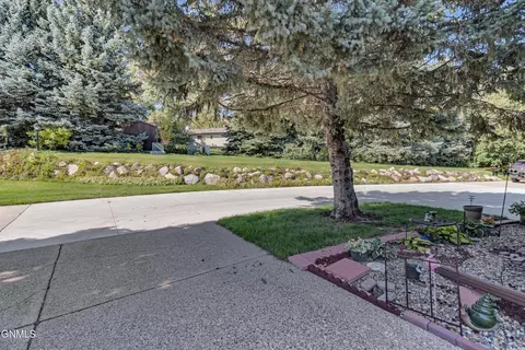 Exterior - 420 E Brandon Dr, Bismarck, ND 58503 photo 4 of 14
