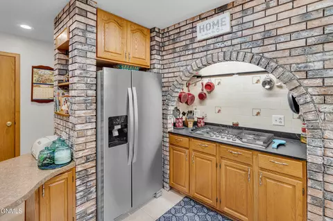 Kitchen - 420 E Brandon Dr, Bismarck, ND 58503 photo 7 of 13