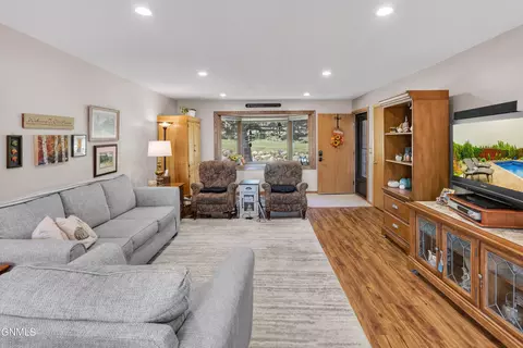 Living - 420 E Brandon Dr, Bismarck, ND 58503 photo 2 of 8