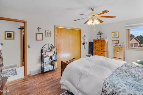 Bedroom - 420 E Brandon Dr, Bismarck, ND 58503 photo 7 of 9