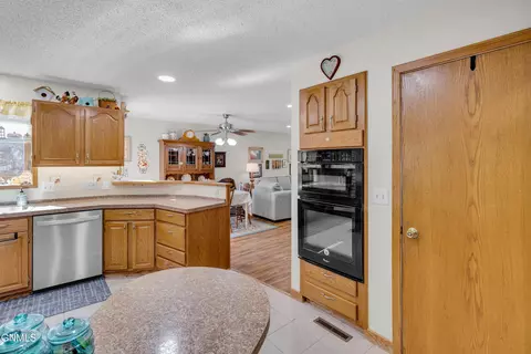 Kitchen - 420 E Brandon Dr, Bismarck, ND 58503 photo 6 of 13
