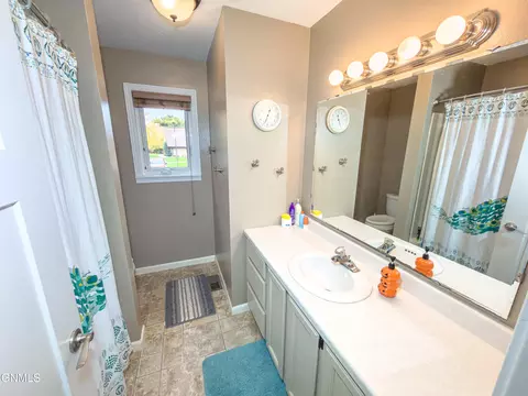 Bath - 1201 5th St SW, Sidney, MT 59270 photo 1 of 4