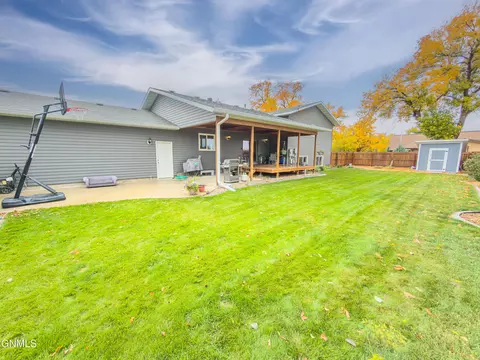 Exterior - 1201 5th St SW, Sidney, MT 59270 photo 2 of 2