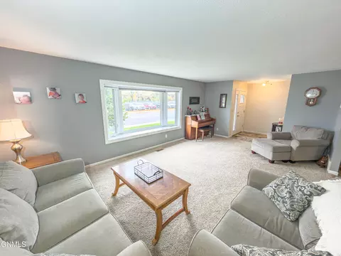 Living - 1201 5th St SW, Sidney, MT 59270 photo 3 of 5