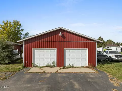Exterior - 3817 2nd Ave E, Williston, ND 58801 photo 3 of 3