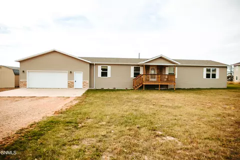 14 Sunrise Estates Rd, Watford City, ND 58854