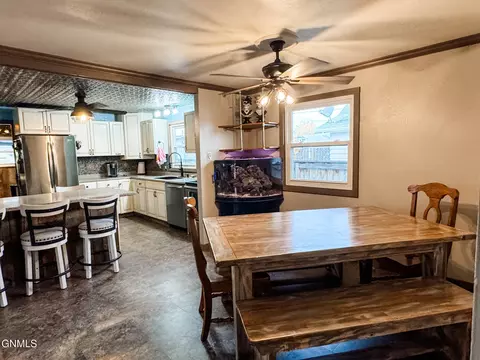 Dining - 502 6th St W, Williston, ND 58801 photo 1 of 2