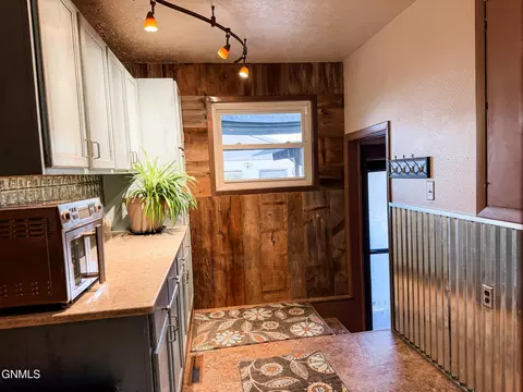 Kitchen - 502 6th St W, Williston, ND 58801 photo 6 of 7