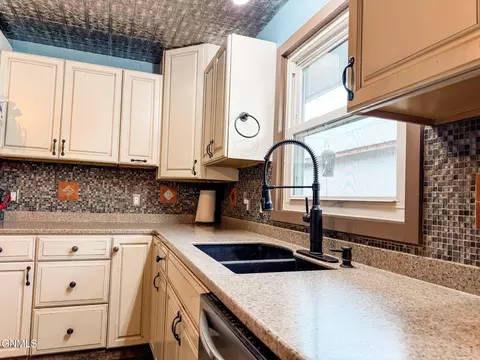 Kitchen - 502 6th St W, Williston, ND 58801 photo 4 of 7